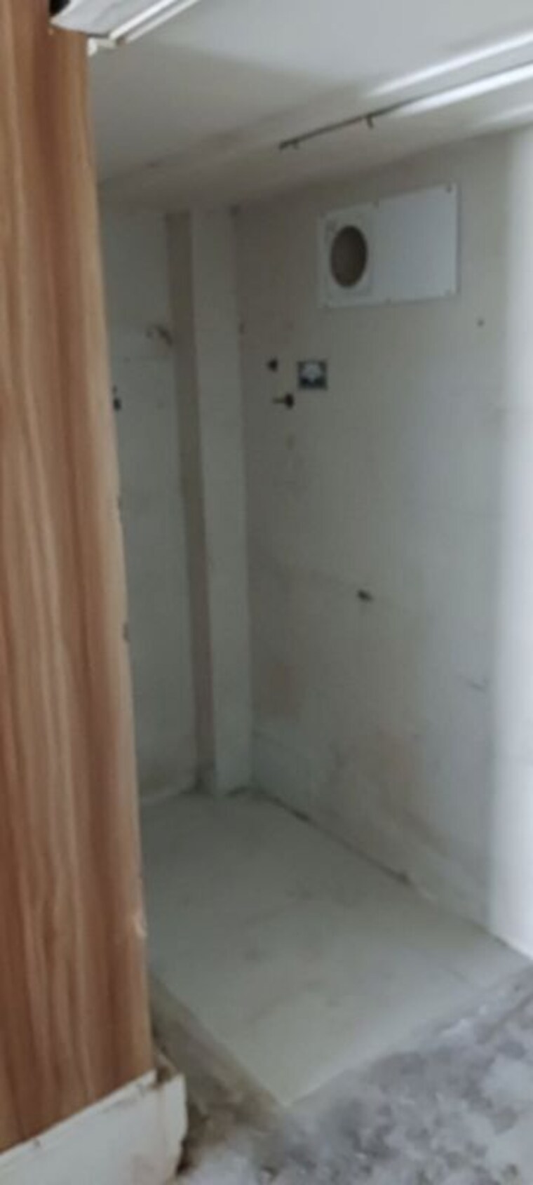 Attached Bathroom, lokhandwala complex Commercial Shop 400 Sq.Ft. In Lokhandwala Complex Mumbai 10639058