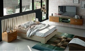 Bedroom in 6+ BHK Independent House at Shalimar Bagh – for Sale