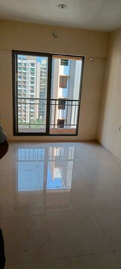 2 BHK Apartment For Sale in Rustomjee Avenue L1