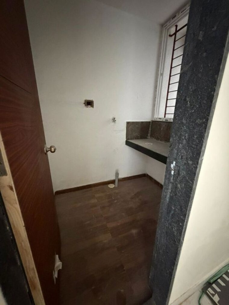 Bathroom, kotibhaskar-indukiran 2.5 Bedroom 1200 Sq.Ft. Apartment In Kothrud Pune 10639085