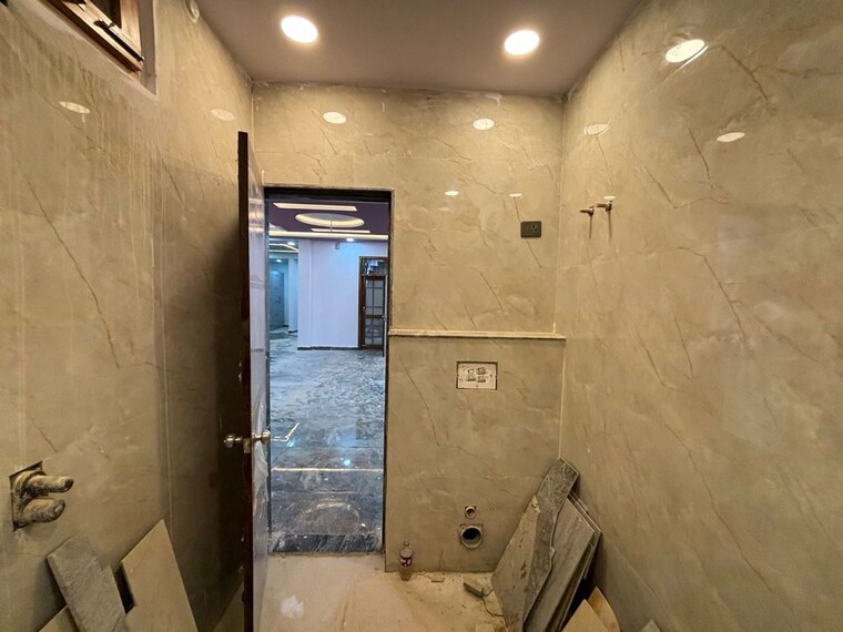 Bathroom, lr-bluemoon-homes 4 Bedroom 1925 Sq.Ft. Apartment In Raj Nagar Extension Ghaziabad 10639101