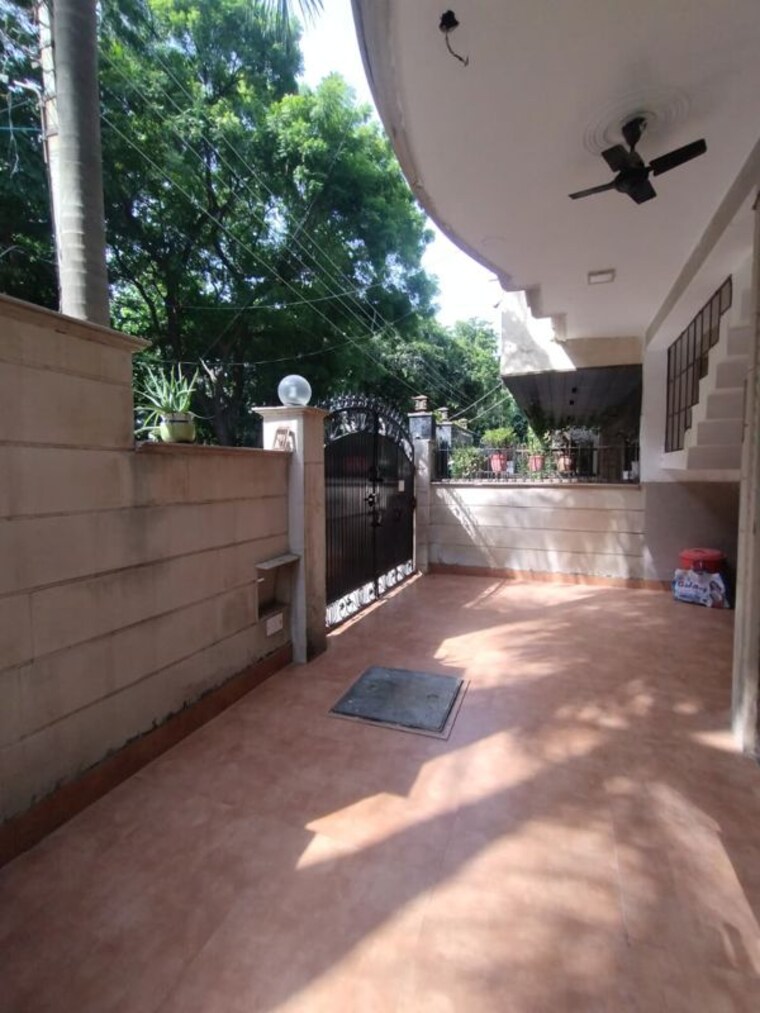  Parking, sector 23 3 Bedroom 1500 Sq.Ft. Builder Floor In Sector 23 Gurgaon 10639137
