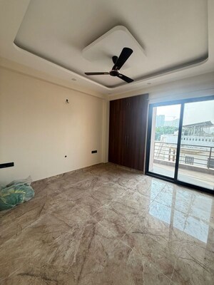 Room in 3 BHK Builder Floor at Palam Vihar – for Rent
