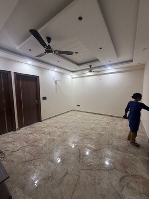 Room in 3 BHK Builder Floor at Palam Vihar – for Rent