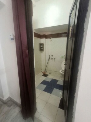 Building Lobby in 1 BHK Builder Floor at Sector 21 – for Rent