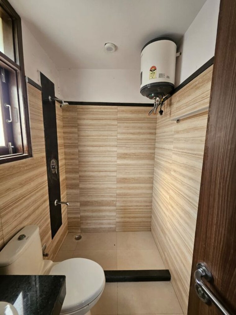 Bathroom, vipul-tatvam-villas 4 Bedroom 500 Sq.Yd. Builder Floor In Sector 48 Gurgaon 10639161