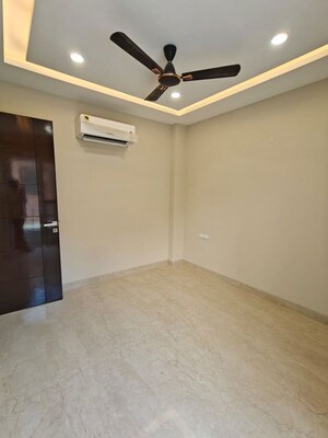 Room in 3 BHK Builder Floor at Vipul Tatvam Villas, Sector 48 – for Rent
