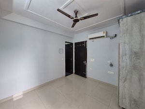 Room in 5 BHK Builder Floor at Vipul Tatvam Villas, Sector 48 – for Rent