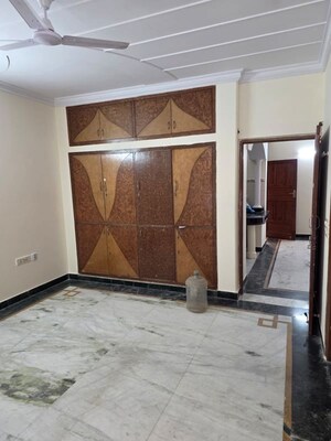 Room in 2 BHK Builder Floor at Sector 23a – for Rent