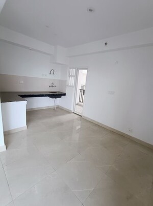 Room in 2.5 BHK Apartment at Earthcon Casa Grande II, Chi V Greater Noida – for Rent