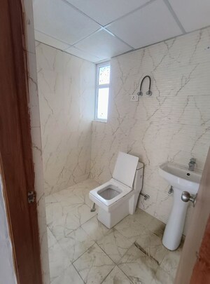Bathroom in 2.5 BHK Apartment at Earthcon Casa Grande II, Chi V Greater Noida – for Rent