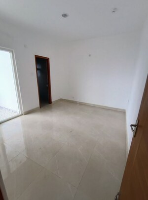 Room in 2.5 BHK Apartment at Earthcon Casa Grande II, Chi V Greater Noida – for Rent
