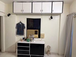 Furnished Amenities in 1.5 BHK Apartment at Grotto Apartment, Bandra West – for Rent