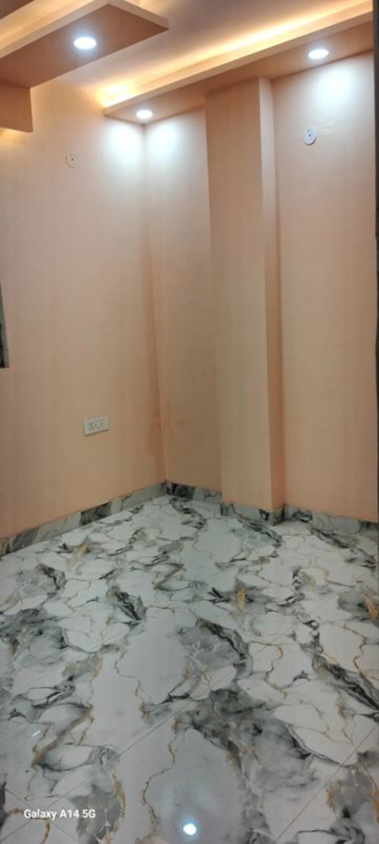 Room, guru angad nagar 2.5 Bedroom 80 Sq.Yd. Builder Floor In Guru Angad Nagar Delhi 10639209