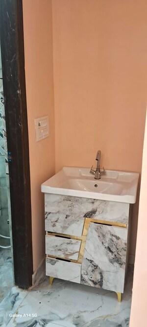 Bathroom in 2.5 BHK Builder Floor at Guru Angad Nagar – for Rent