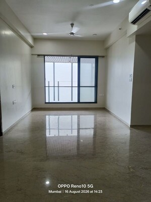 Room in 3 BHK Apartment at Woodstock Apartment Khar, Khar West – for Rent