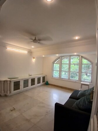 2 BHK 750 Sq.Ft. Apartment in Shilpa Apartment Santacruz West