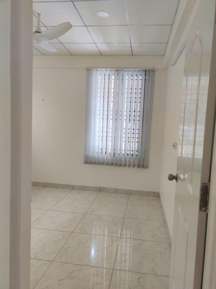 Room, embassy-habitat Commercial Office Space 1000 Sq.Ft. In Palace Road Bangalore 10639231