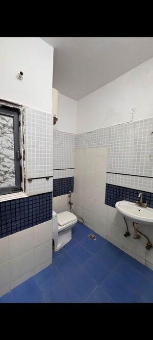 2 BHK Builder Floor For Rent in Sector 19