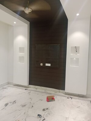 Room in 3 BHK Builder Floor at Huda – for Rent