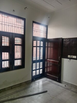 Room in 3 BHK Builder Floor at Huda – for Rent