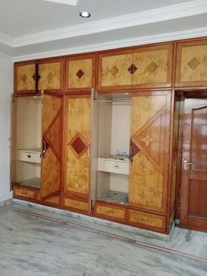 Furnished Amenities in 2.5 BHK Builder Floor at Huda – for Rent