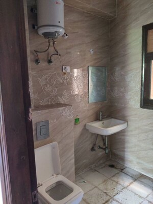 Bathroom in 1 BHK Apartment at Gail CGHS, Sector 56 – for Rent