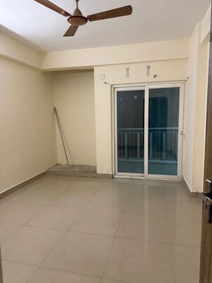 Room in 4 BHK Apartment at Fusion Homes, Tech Zone 4 Greater Noida – for Rent