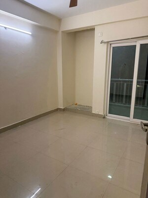 Room in 4 BHK Apartment at Fusion Homes, Tech Zone 4 Greater Noida – for Rent
