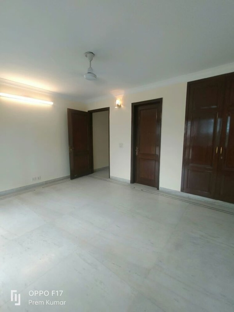 Room, greater kailash 4 Bedroom 305 Sq.Yd. Builder Floor In Greater Kailash Delhi 10639300