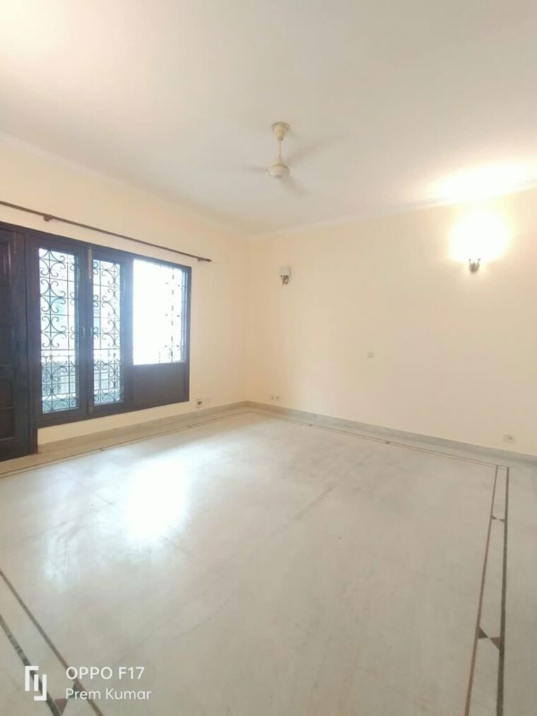 Room, greater kailash 4 Bedroom 305 Sq.Yd. Builder Floor In Greater Kailash Delhi 10639300