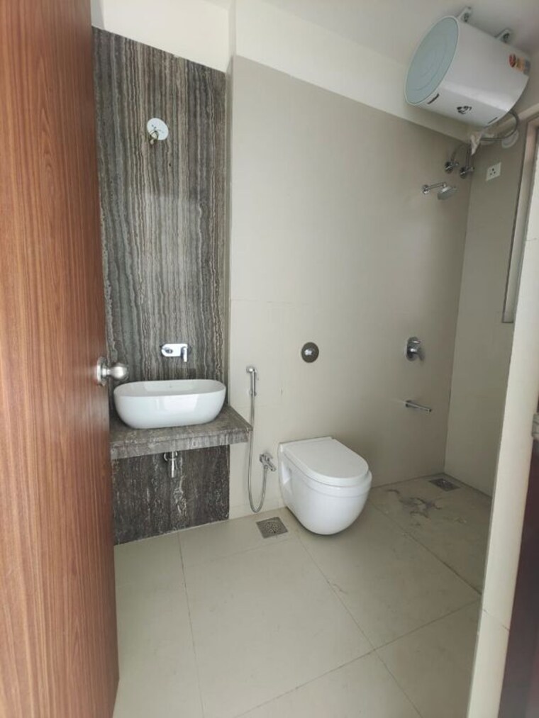 Bathroom, lodha-high-end 3 Bedroom 1200 Sq.Ft. Apartment In Kapur Bawdi Thane 10639307