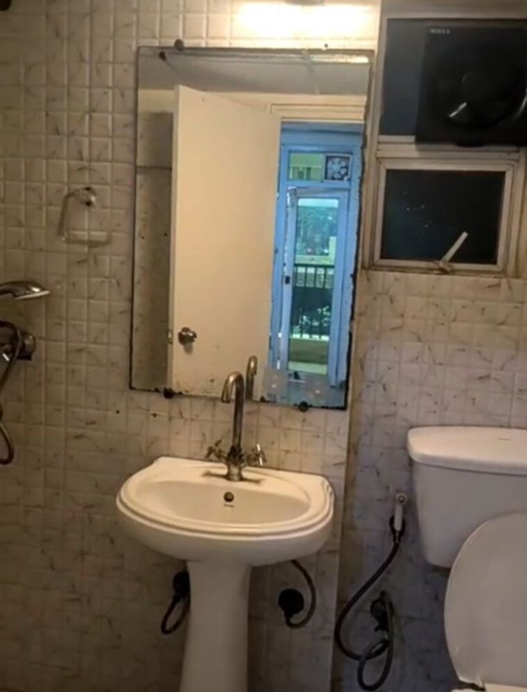 Bathroom, gaur-city-2-12th-avenue 2 Bedroom 1055 Sq.Ft. Apartment In Sector 16c Greater Noida Greater Noida 10639312