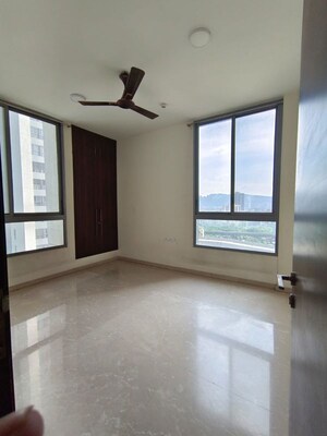 Room in 2 BHK Apartment at Piramal Vaikunth, Balkum Pada – for Rent