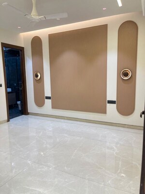 Room in 4 BHK Builder Floor at Ansal Sushant Lok I, Sector 43 – for Rent