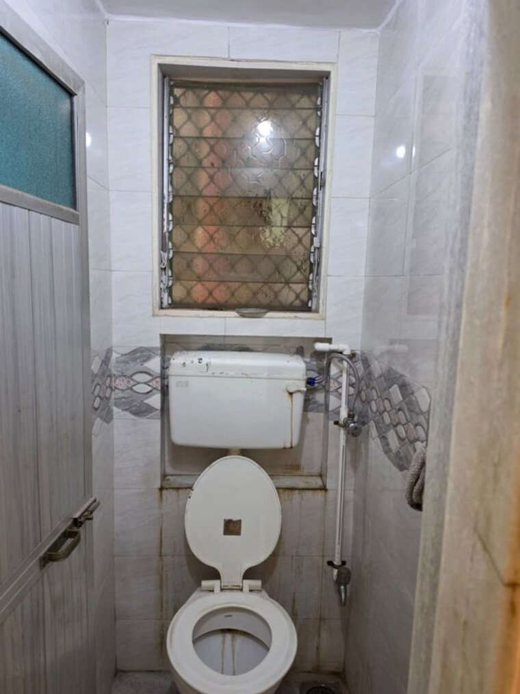 Bathroom, damodar-park-apartment 2 Bedroom 900 Sq.Ft. Apartment In Ghatkopar West Mumbai 10639331