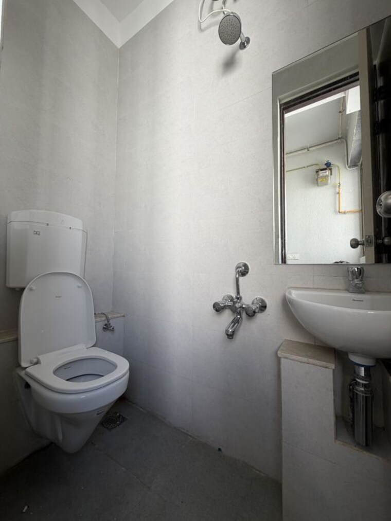Bathroom, adani-ten-bkc 4 Bedroom 1650 Sq.Ft. Apartment In Bandra East Mumbai 10639350