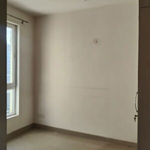 Room in 3 BHK Apartment at Emaar Emerald Estate, Sector 65 – for Rent