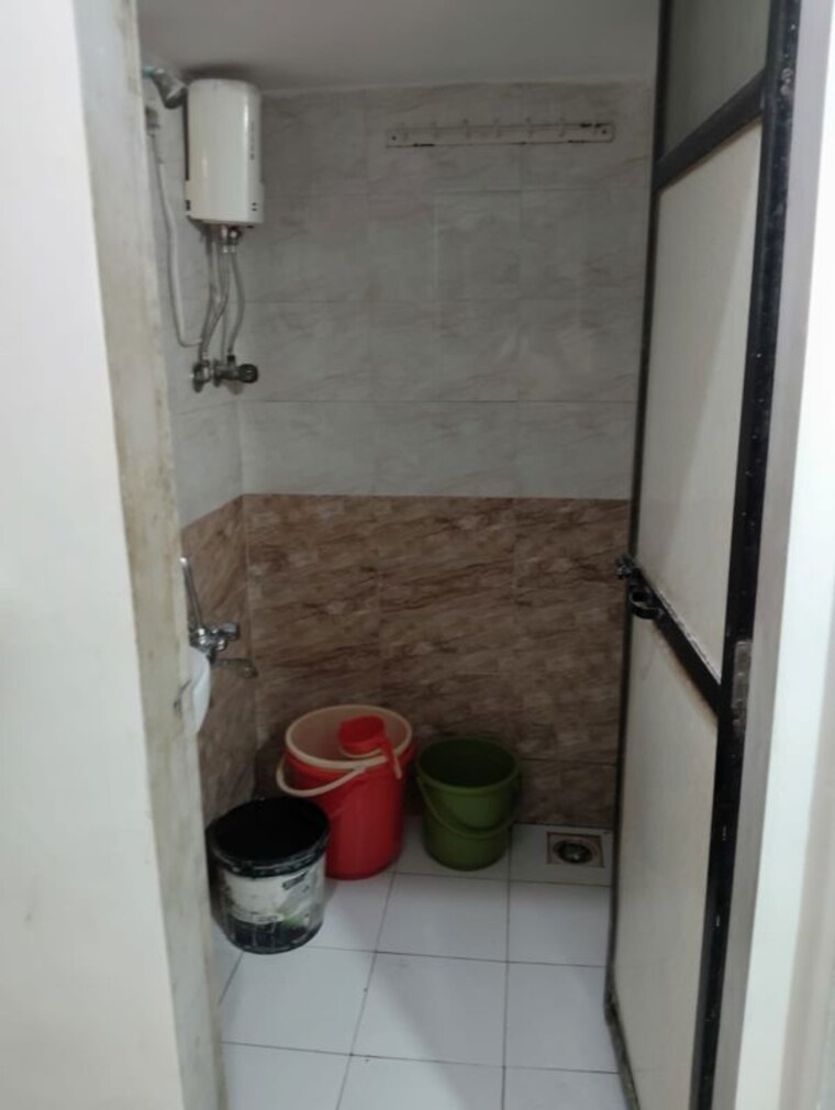Bathroom, prabhadevi Pg For Boys In Prabhadevi 10639413