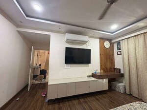 Room in 5 BHK Penthouse at Emaar The Palm Drive-The Premier Terraces, Sector 66 – for Rent
