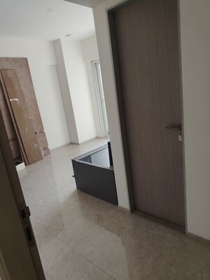 Room in 2 BHK Apartment at Piramal Vaikunth, Balkum Pada – for Rent
