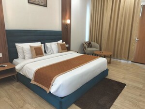 3 BHK Apartment For Rent in Patel Apartment Santacruz West, Santacruz West