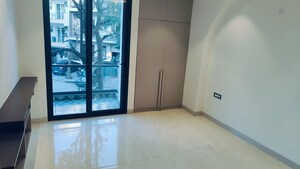 Room in 3 BHK Builder Floor at Vipul World Plots, Sector 48 – for Rent