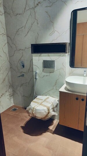 Bathroom in 3 BHK Builder Floor at Vipul World Plots, Sector 48 – for Rent