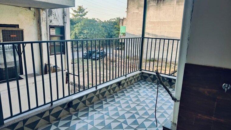 Balcony, vipul-world-plots 3 Bedroom 200 Sq.Ft. Builder Floor In Sector 48 Gurgaon 10639482