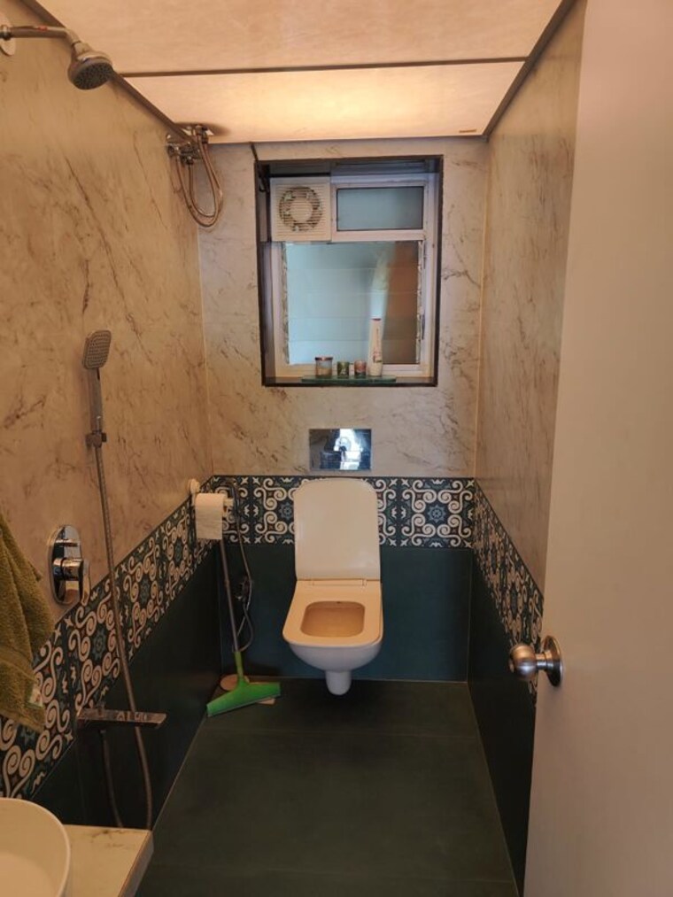Bathroom, pali hill 4 Bedroom 1650 Sq.Ft. Apartment In Pali Hill Mumbai 10639508