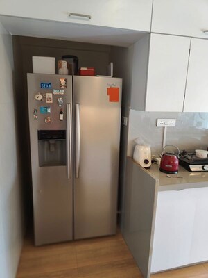 Furnished Amenities in 4 BHK Apartment at Pali Hill – for Rent