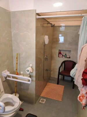 Bathroom in 4 BHK Apartment at Pali Hill – for Rent