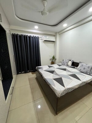 Bedroom in 3 BHK Builder Floor at Vipul World Plots, Sector 48 – for Rent