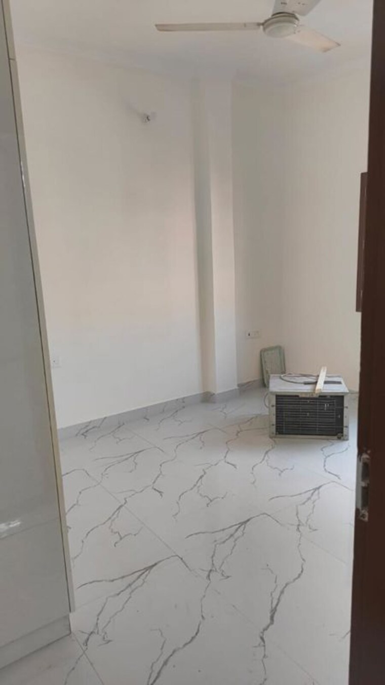Room, janakpuri 2 Bedroom 90 Sq.Yd. Apartment In Janakpuri Delhi 10639538